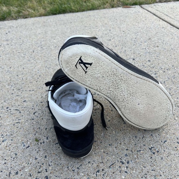 Not my style but definitely very cool sneakers. - Picture 6 of 7